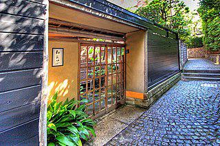 Популярность токийскому «кварталу красных фонарей» вернула песня. Фото 1 