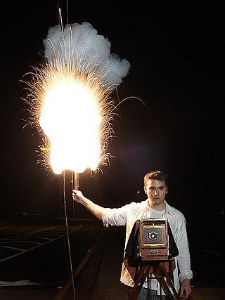 При подготовке операции в Нормандии ночная аэрофотосъёмка велась при помощи мощной фотовспышки. Фото 2 