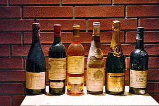 Применение стеклянных бутылок для разлива вина (на илл.) неожиданно привело к рождению шампанского. Фото 1