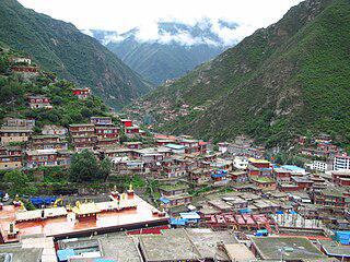 Школьники одного из тибетских городов учатся в бывшем королевском дворце. Фото 1 