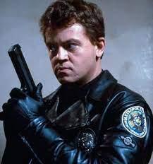 У «любителя пострелять» за семь фильмов в руках сменилось более семнадцати наименований оружия: от арбалета&nbsp;до пулемёта. Фото 4 