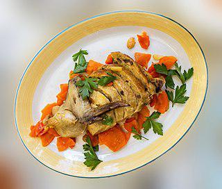 В еврейской кухне фаршируют не только (на илл.) рыбу, а грибенес не имеет отношения к грибам, зато связан с гусями. Фото 2