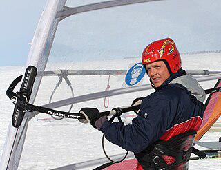 В зимнем виндсёрфинге вместо парусной доски используется парусная лыжа. Фото 3 