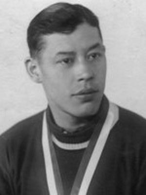 За всю историю чемпионатов СССР по хоккею  10 шайб за матч удавалось забросить только Боброву и Бекяшеву. Фото 2 