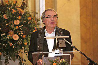 Автор логотипа Лувра начинал с рисования плакатов для бунтовавших студентов. Фото 2 