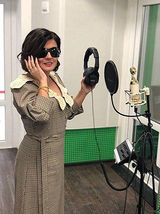 Фамилия певицы Дианы Гурцка́я, несмотря на свою форму, созвучную славянской, абхазского происхождения и не склоняется даже в мужском роде. Фото 1 