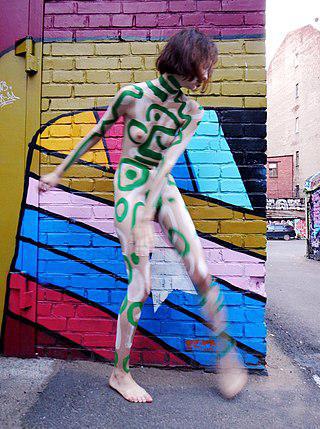 Хна используется не только для окраски волос, но и для росписи по телу, а также для дезинфекции. Считается, что запах хны избавляет от головной боли и увеличивает потенцию… Фото 1 