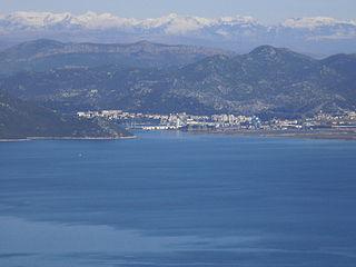 Хорватский город Плоче во второй половине XX века четырежды переименовывался из Плоче в Карделево и наоборот. Столько же раз переименовывался Луганск на Украине — из Луганска в Ворошиловград и обратно. Фото 1 
