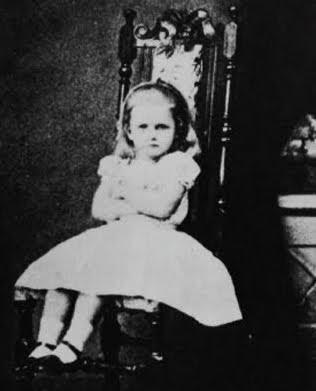 Иллюстратор «Алисы в Зазеркалье» изобразил себя в облике героя, которого Кэрролл считал своим alter ego. Фото 4 