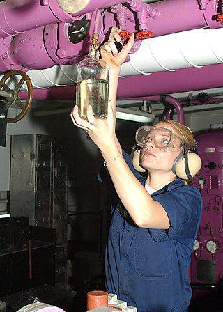 Из-за сброса топлива при аварийной посадке самолёта пострадали учащиеся нескольких школ Лос-Анджелеса. Фото 1 