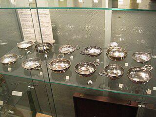 Крупнейшая дегустационная чаша (на илл.) имеет объём около 4500 литров. Фото 1 