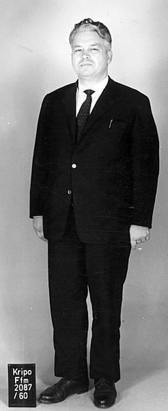 На награбленные ценности убитых в концлагере людей бывший нацист открыл магазин косметики. Фото 2 