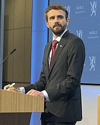 На острове Утёйа выжили два министра — торговли и образования (на илл.). Фото 3 