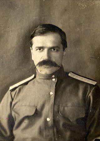 На погонах невоенных военных сочетались нашивки, звездочки и шифровки. Фото 2 