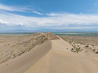 Поющий бархан в сухую погоду издаёт звук, похожий на мелодию органа. Фото 1 