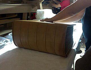 Самое авторитетное Слово Божие весит под 30 кг. Фото 1 