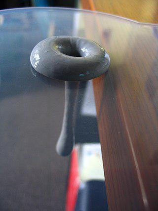 Шотландский учёный разочаровался в своём открытии и сделал из него популярную игрушку (см. илл.). Фото 1 