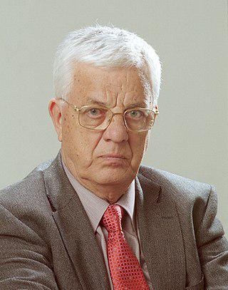 «Старинные часы» шли в прихожей у Паулса. Фото 1 