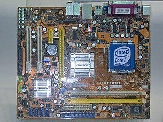 У людей, наблюдающих за тенденциями в производстве, родилась шутка, что через 20 лет в мире останутся только две компании: всё продавать будет Wal-Mart, а производить — компания, основанная тайваньским миллиардером. Фото 1 