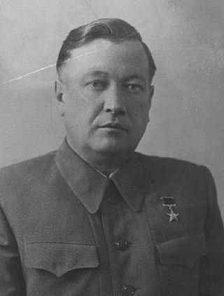 В 1942 году новосибирский машинист паровоза Николай Лунин на полученную Сталинскую премию купил эшелон угля для Сталинграда и лично доставил его в окружённый фашистами город. Фото 2 