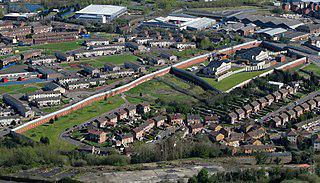 В Берлине стену уже разрушили, а в Северной Ирландии до сих пор строят новые. Фото 4 