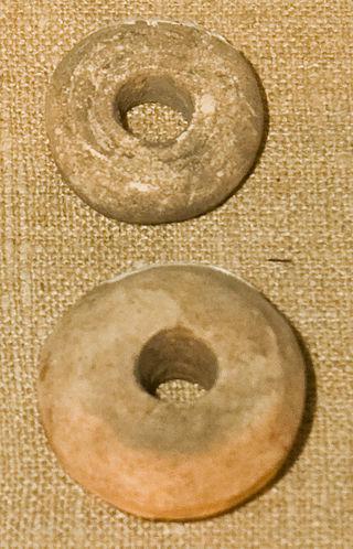 В безмонетные Средние века функции денег на Руси выполняли пряслица и раковины каури. Фото 4 