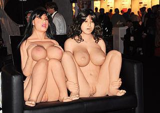 В Лосево Ленинградской области ежегодно проводится сплав по порогам на надувных секс-куклах. Фото 2 