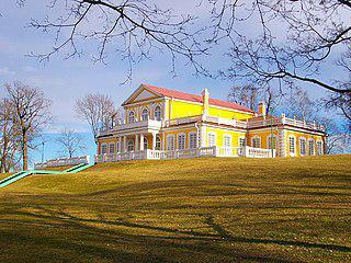 Во дворце Петра I после войны был детский сад, а теперь там хранится лоскутное одеяло. Фото 1 